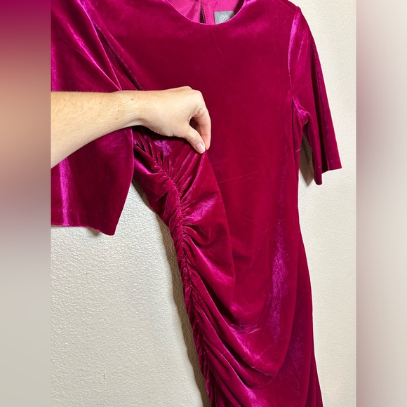 SOLD -  Vince Camuto magenta velvet bodycon dress Sz 6 - Picture 4 of 6